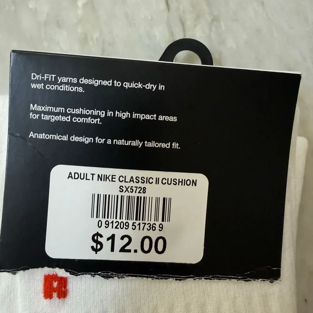 Nike Classic Youth Size XS (13C-3Y) White Cushioned Soccer Socks NWT